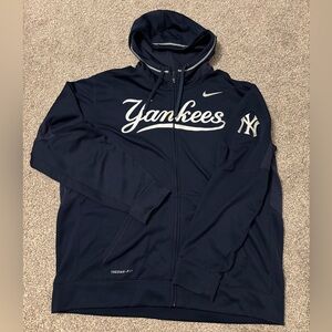 Men’s Nike Therma-Fit New York Yankees hoodie